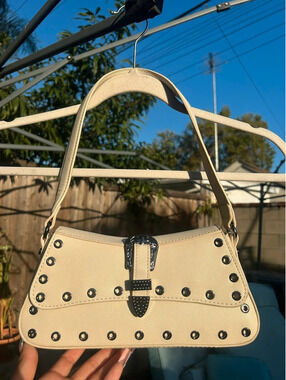 Y2K Betsey Johnson crème bag